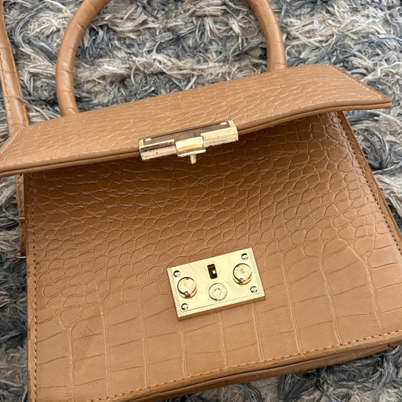 NWOT🤎Elegant Tan Versatile Handbag/Shoulder bag🤎 - Picture 9 of 11